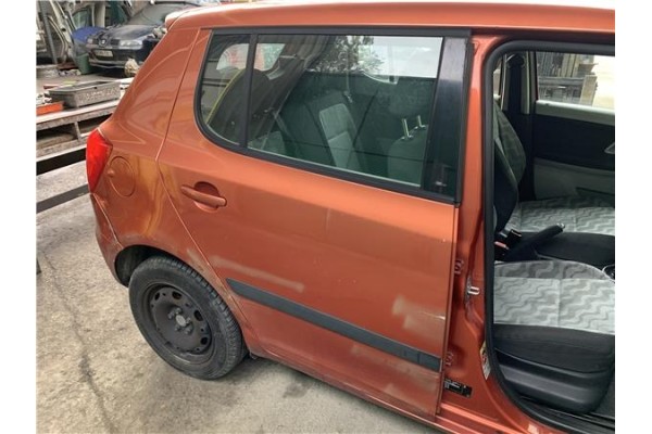Recambio de puerta trasero derecha para skoda fabia (5j2) 1.4 tdi referencia OEM IAM 5J6833056  