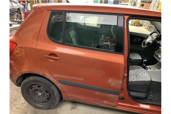 Recambio de puerta trasero derecha para skoda fabia (5j2) 1.4 tdi referencia OEM IAM 5J6833056  
