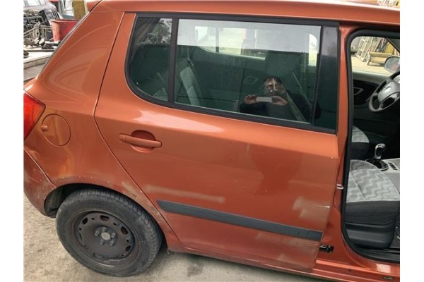 Recambio de puerta trasero derecha para skoda fabia (5j2) 1.4 tdi referencia OEM IAM 5J6833056  