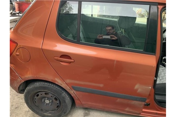 Recambio de puerta trasero derecha para skoda fabia (5j2) 1.4 tdi referencia OEM IAM 5J6833056  