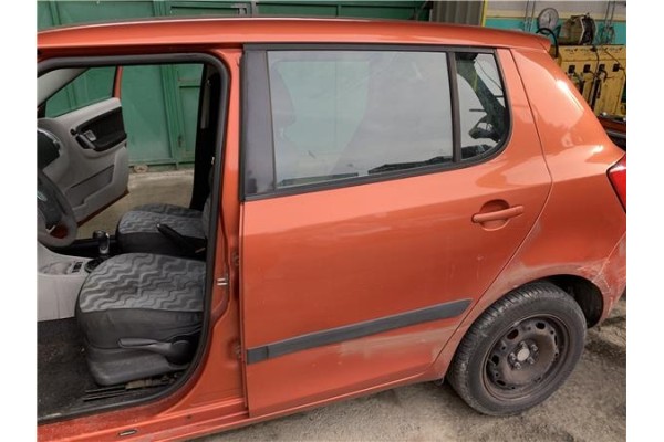 Recambio de puerta trasero izquierda para skoda fabia (5j2) 1.4 tdi referencia OEM IAM 5J6833055  