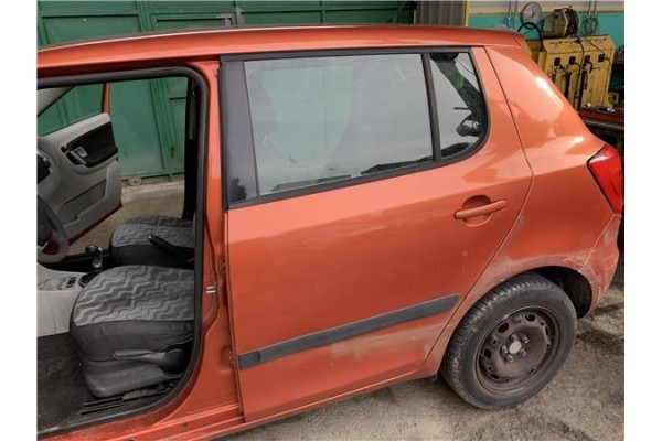 Recambio de puerta trasero izquierda para skoda fabia (5j2) 1.4 tdi referencia OEM IAM 5J6833055  