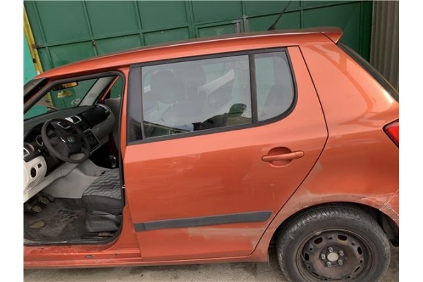 Recambio de puerta trasero izquierda para skoda fabia (5j2) 1.4 tdi referencia OEM IAM 5J6833055  