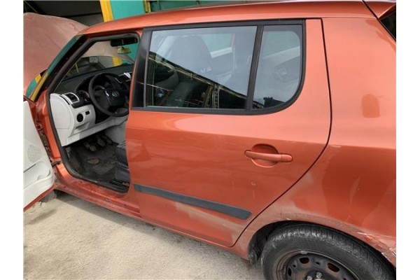 Recambio de puerta trasero izquierda para skoda fabia (5j2) 1.4 tdi referencia OEM IAM 5J6833055  