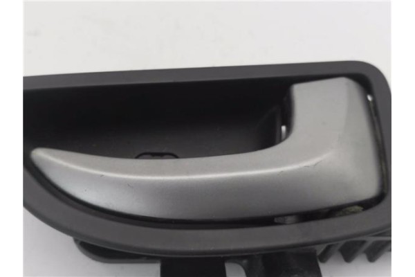 Recambio de manilla int. puerta trasero derecha para hyundai i30 (gd) 1.4 base referencia OEM IAM 82623GD000 82621A5000 