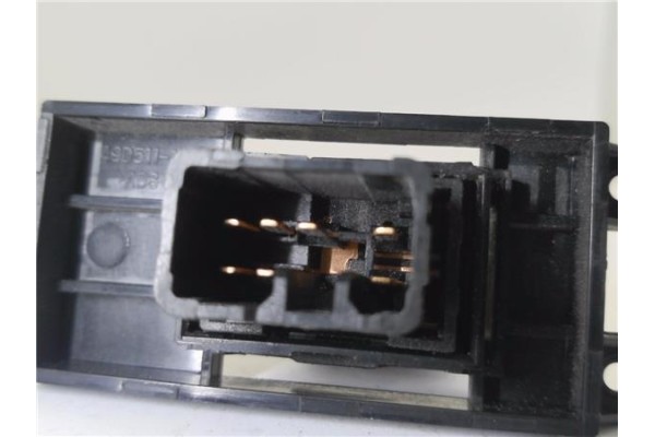 Recambio de mando elevalunas trasero derecho para hyundai i30 (gd) 1.4 base referencia OEM IAM 49D5111110  