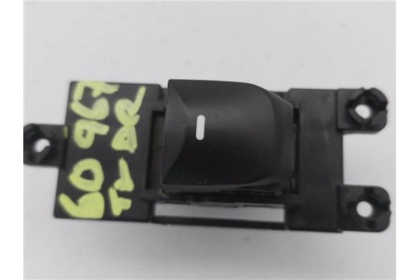 Recambio de mando elevalunas trasero derecho para hyundai i30 (gd) 1.4 base referencia OEM IAM 49D5111110  