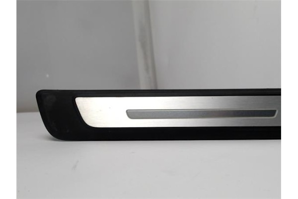 Recambio de moldura puerta delantero izquierda para audi rs3 sportback (8vf) 2.5 tfsi quattro referencia OEM IAM 8V4947417B 5765