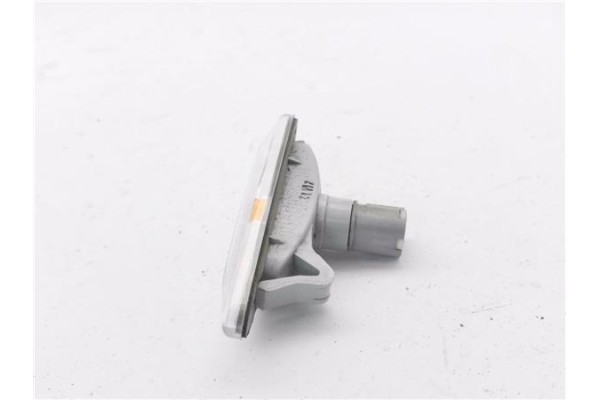 Recambio de piloto intermitente lat. delantero derecho para hyundai i30 (gd) 1.4 base referencia OEM IAM 923041R0  