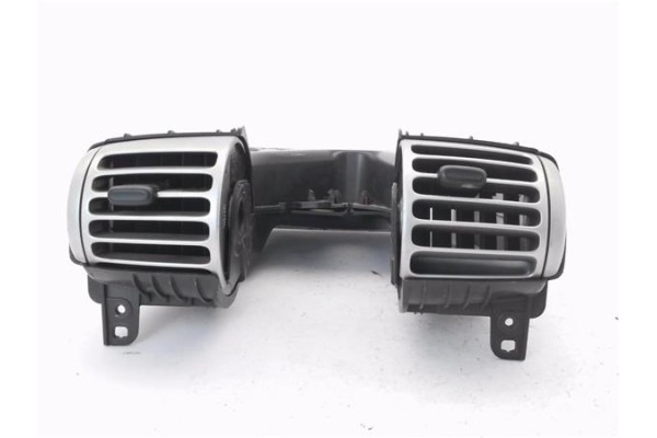 Recambio de rejilla entrada de aire para smart fortwo coupe 0.8 fortwo coupe cdi (33kw) (451.300) referencia OEM IAM A4518300254