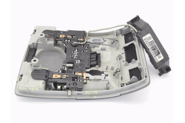 Recambio de luz delantero central techo para audi a3 (8p1) 2.0 tdi 16v referencia OEM IAM 8E0947135E  