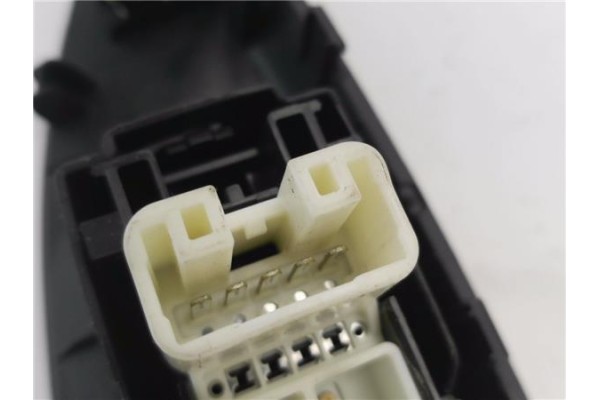 Recambio de mando elevalunas delantero derecho para citroen c1 1.0 city edition referencia OEM IAM B000954680  