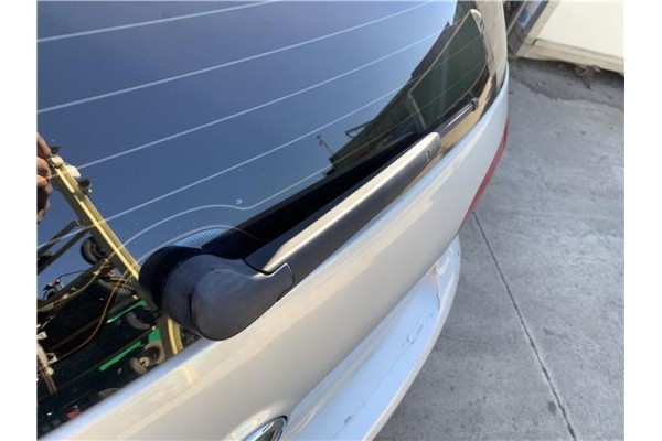 Recambio de brazo limpiaparabrisas trasero para volkswagen golf vi (5k1) 1.4 advance referencia OEM IAM 5K6955707B  