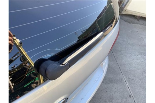 Recambio de brazo limpiaparabrisas trasero para volkswagen golf vi (5k1) 1.4 advance referencia OEM IAM 5K6955707B  