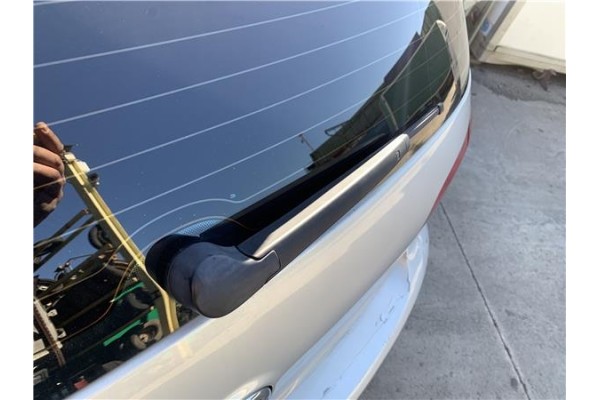 Recambio de brazo limpiaparabrisas trasero para volkswagen golf vi (5k1) 1.4 advance referencia OEM IAM 5K6955707B  