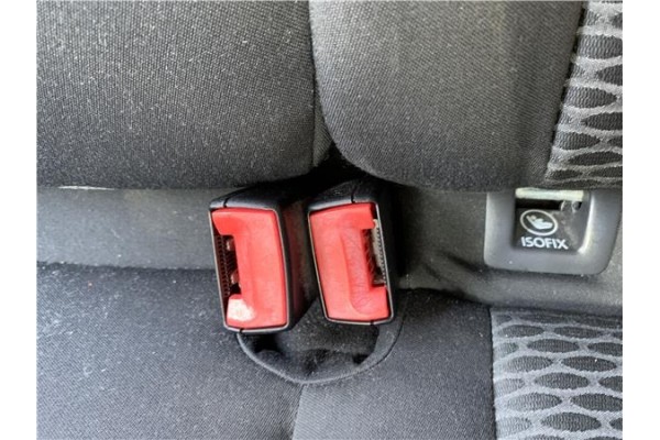 Recambio de anclaje cinturon trasero izquierdo para volkswagen golf vi (5k1) 1.4 advance referencia OEM IAM 1K0857739M  