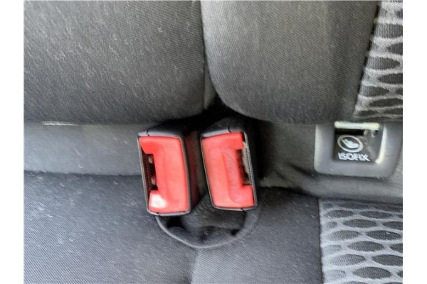 Recambio de anclaje cinturon trasero izquierdo para volkswagen golf vi (5k1) 1.4 advance referencia OEM IAM 1K0857739M  