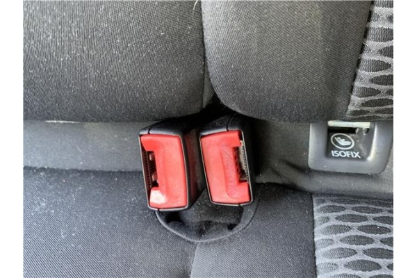 Recambio de anclaje cinturon trasero izquierdo para volkswagen golf vi (5k1) 1.4 advance referencia OEM IAM 1K0857739M  