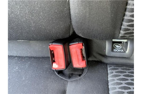 Recambio de anclaje cinturon trasero izquierdo para volkswagen golf vi (5k1) 1.4 advance referencia OEM IAM 1K0857739M  