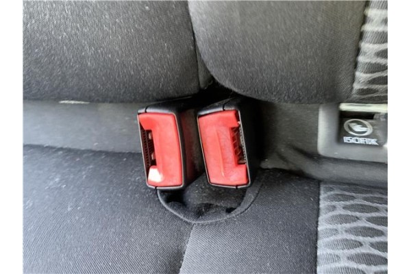 Recambio de anclaje cinturon trasero izquierdo para volkswagen golf vi (5k1) 1.4 advance referencia OEM IAM 1K0857739M  