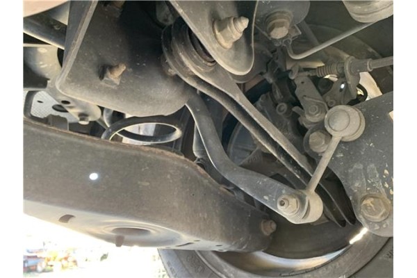 Recambio de brazo superior izquierdo suspension trasero para volkswagen golf vi (5k1) 1.4 advance referencia OEM IAM 1K0501529J 