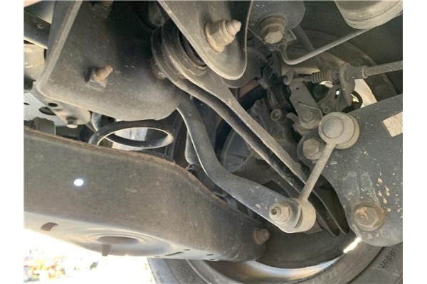 Recambio de brazo superior izquierdo suspension trasero para volkswagen golf vi (5k1) 1.4 advance referencia OEM IAM 1K0501529J 