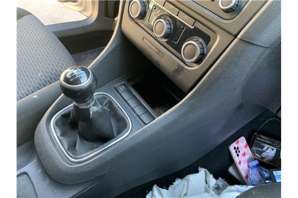Recambio de consola para volkswagen golf vi (5k1) 1.4 advance referencia OEM IAM 5K0863243C 1K5864251C 