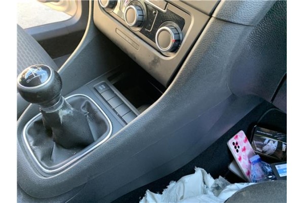 Recambio de consola para volkswagen golf vi (5k1) 1.4 advance referencia OEM IAM 5K0863243C 1K5864251C 