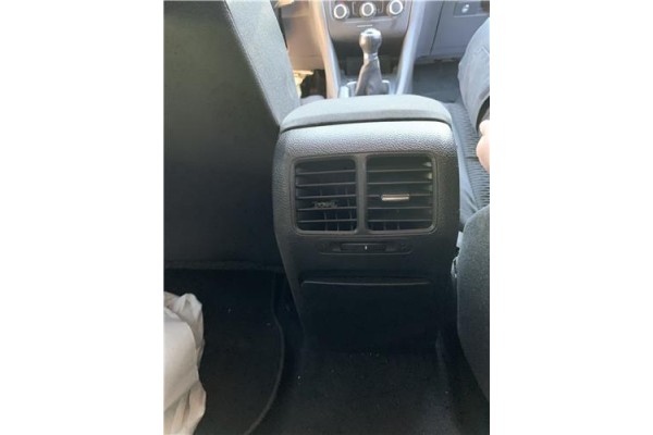 Recambio de consola para volkswagen golf vi (5k1) 1.4 advance referencia OEM IAM 5K0863243C 1K5864251C 