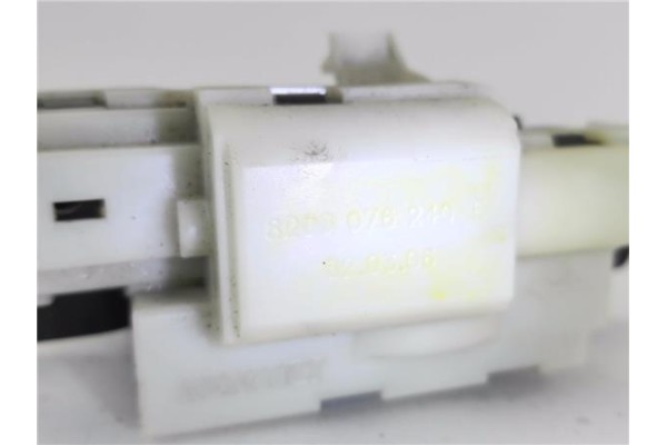 Recambio de cerradura porton para renault modus i 1.5 dci (fp0f, jp0f) referencia OEM IAM 8200076240E  