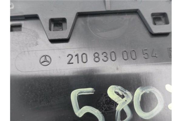 Recambio de rejilla entrada de aire para mercedes-benz clase e (bm 210) berlina 2.0 200 (210.035) referencia OEM IAM 2108300054 