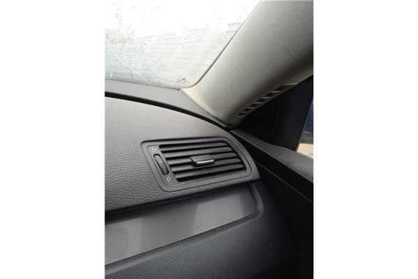 Recambio de rejilla entrada de aire para volkswagen passat berlina (3c2) 2.0 tdi 16v referencia OEM IAM   