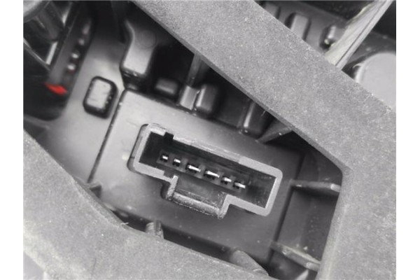 Recambio de piloto trasero izquierdo para dacia sandero ii 1.2 ambiance referencia OEM IAM 265554085R  