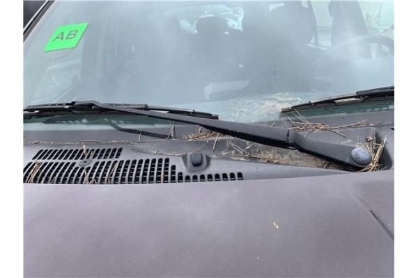 Recambio de brazo limpiaparabrisas delantero derecho para jeep grand cherokee (wj/wg) 2.7 crd laredo referencia OEM IAM 05012605