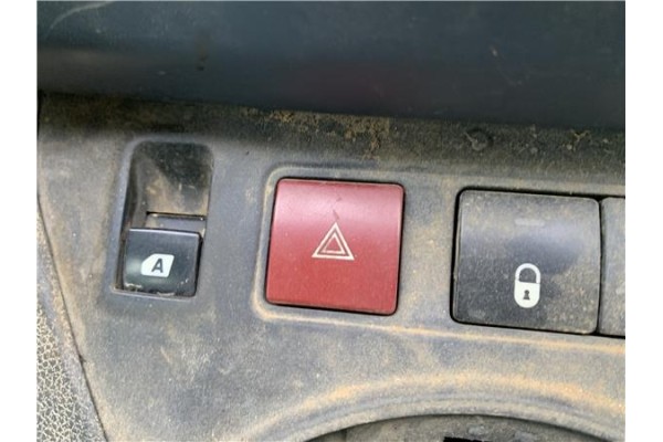 Recambio de interruptor luces emergencia para peugeot partner combispace (5f) 1.6 hdi 90 referencia OEM IAM 6990L2  