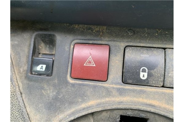 Recambio de interruptor luces emergencia para peugeot partner combispace (5f) 1.6 hdi 90 referencia OEM IAM 6990L2  