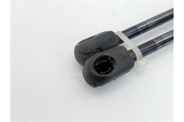 Recambio de amortiguador porton para hyundai getz (tb) 1.1 básico referencia OEM IAM 817701C001  817701C000 , HYUNDAI