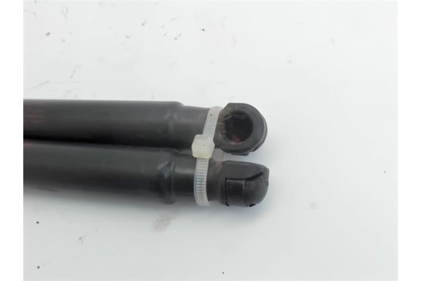 Recambio de amortiguador porton para hyundai getz (tb) 1.1 básico referencia OEM IAM 817701C001  817701C000 , HYUNDAI