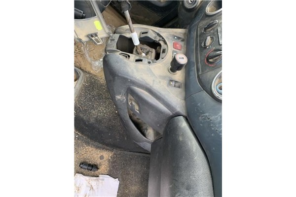 Recambio de consola para peugeot partner combispace (5f) 1.6 hdi 90 referencia OEM IAM 8226TH 98111289ZD 