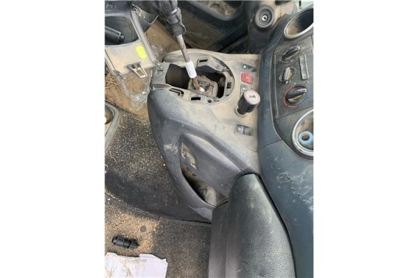 Recambio de consola para peugeot partner combispace (5f) 1.6 hdi 90 referencia OEM IAM 8226TH 98111289ZD 