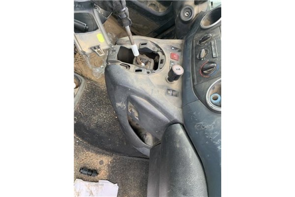 Recambio de consola para peugeot partner combispace (5f) 1.6 hdi 90 referencia OEM IAM 8226TH 98111289ZD 