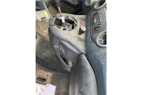 Recambio de consola para peugeot partner combispace (5f) 1.6 hdi 90 referencia OEM IAM 8226TH 98111289ZD 