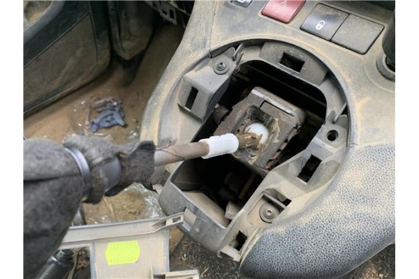 Recambio de palanca de cambio para peugeot partner combispace (5f) 1.6 hdi 90 referencia OEM IAM 2400KF  