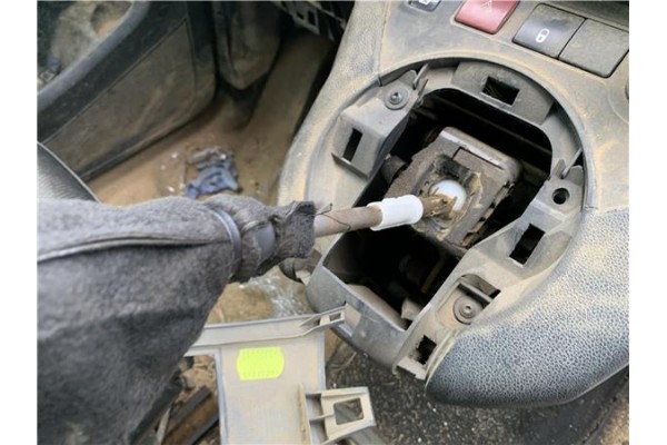 Recambio de palanca de cambio para peugeot partner combispace (5f) 1.6 hdi 90 referencia OEM IAM 2400KF  