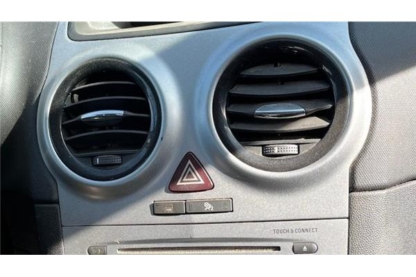 Recambio de consola para opel corsa d 1.3 cdti referencia OEM IAM 13363318 13184117 