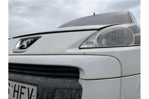 Recambio de rejilla paragolpes delantero para peugeot partner combispace (5f) 1.6 hdi 90 referencia OEM IAM 7414ZS  