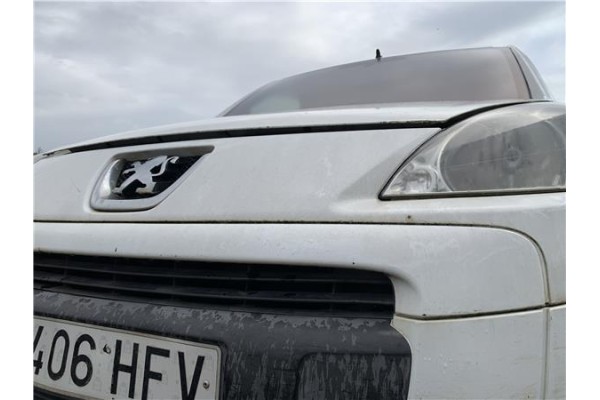 Recambio de rejilla paragolpes delantero para peugeot partner combispace (5f) 1.6 hdi 90 referencia OEM IAM 7414ZS  