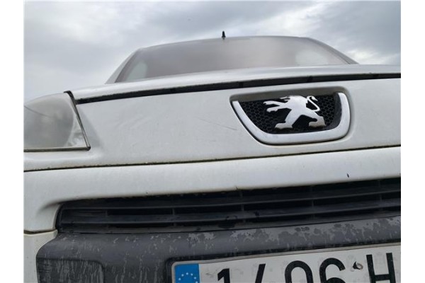 Recambio de rejilla paragolpes delantero para peugeot partner combispace (5f) 1.6 hdi 90 referencia OEM IAM 7414ZS  