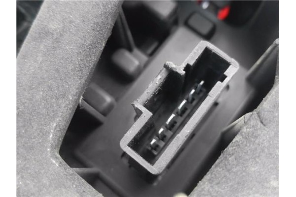 Recambio de piloto trasero derecho para dacia sandero ii 1.2 ambiance referencia OEM IAM 265506669R  