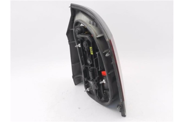 Recambio de piloto trasero izquierdo para opel vectra c berlina 1.9 elegance referencia OEM IAM 13157646  
